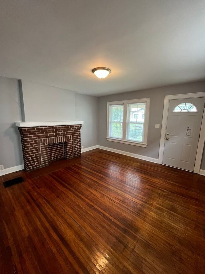 452 S Huron Ave - Photo 2 of 12