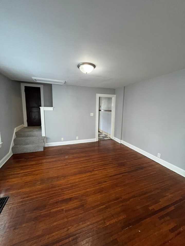 452 S Huron Ave - Photo 3 of 12