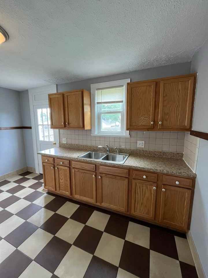 452 S Huron Ave - Photo 4 of 12