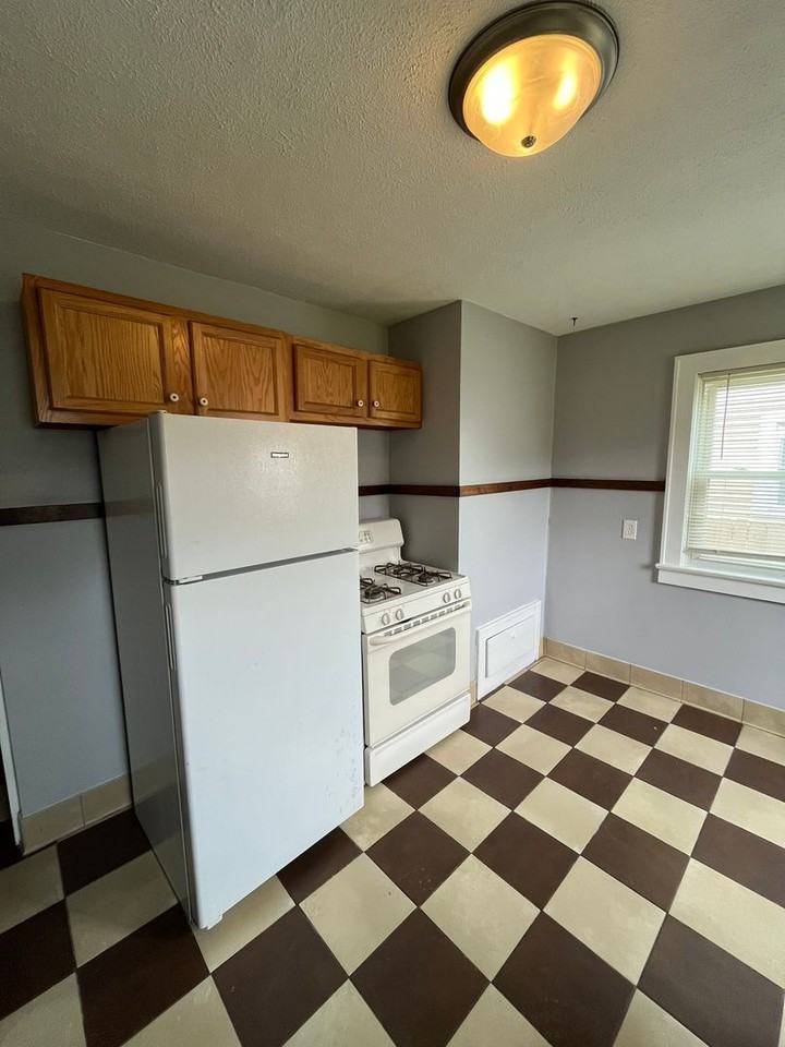452 S Huron Ave - Photo 5 of 12