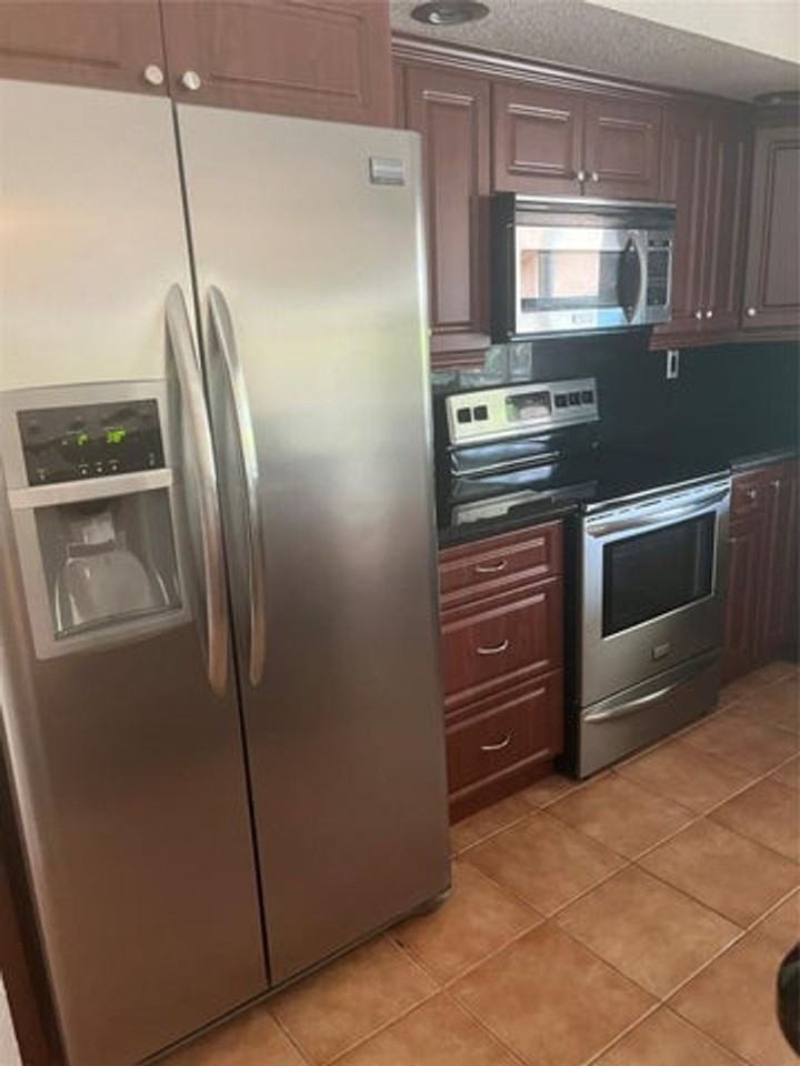 10734 Nw 17th Mnr - Photo 2 of 10