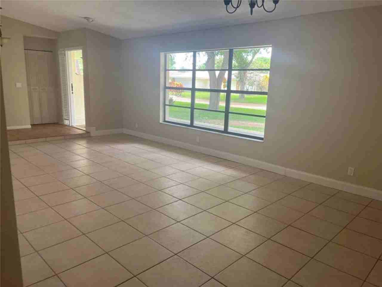 10734 Nw 17th Mnr - Photo 3 of 10