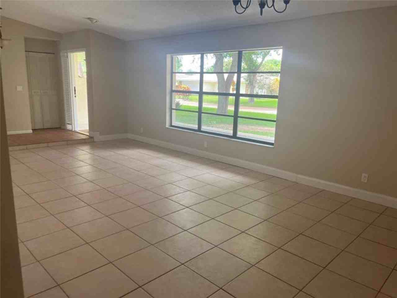 10734 Nw 17th Mnr - Photo 6 of 10