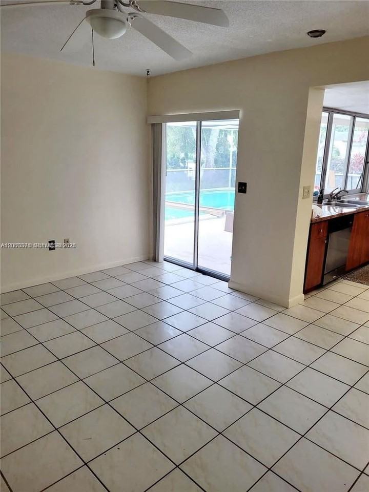 7590 Nw 20th Ct - Photo 4 of 19