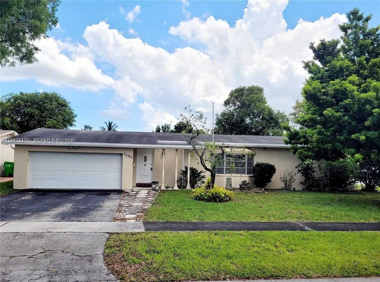7590 Nw 20th Ct - Photo 5 of 19