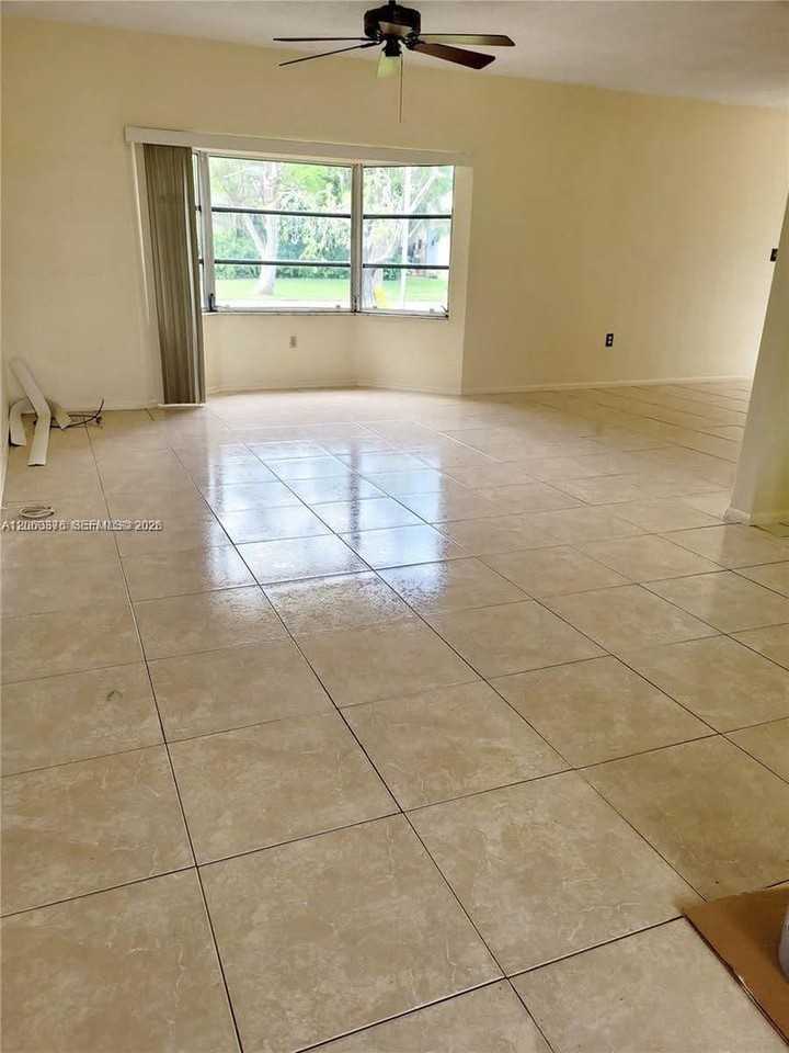 7590 Nw 20th Ct - Photo 6 of 19