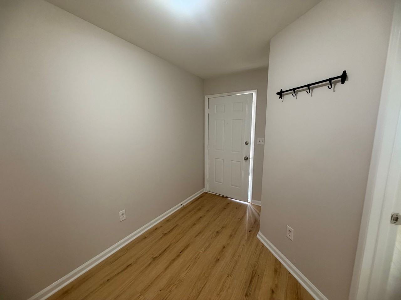 1850 Atlantic Dr - Photo 5 of 25