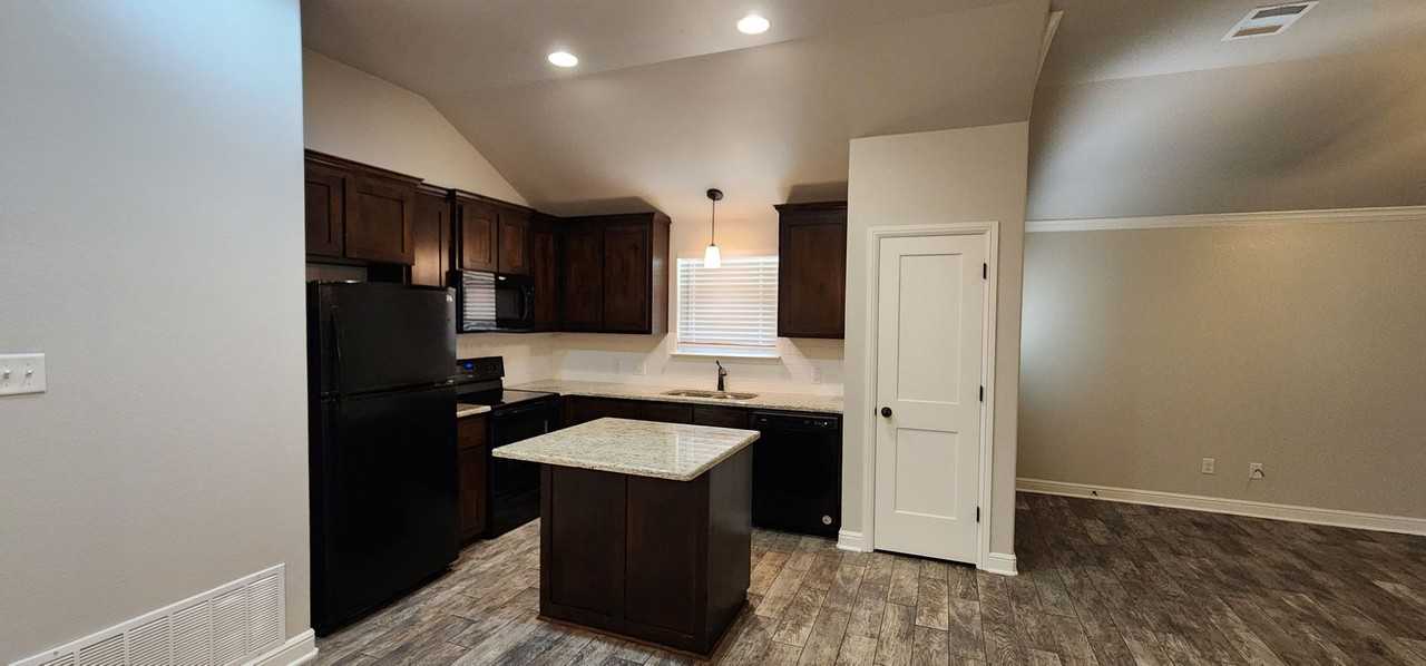 5600 Settlers Ct #B - Photo 6 of 24