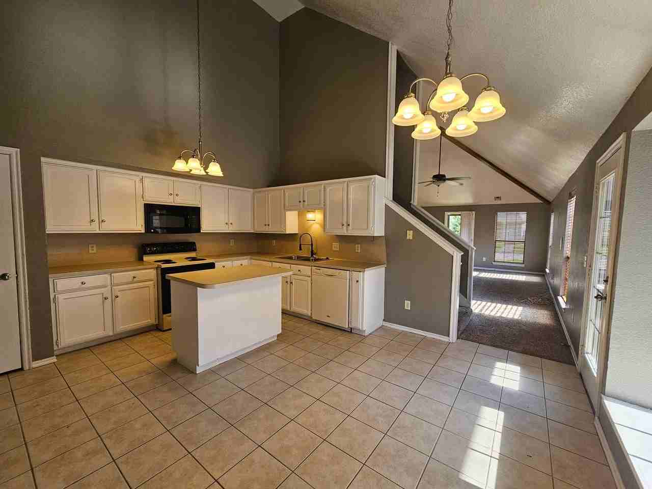 1006 Sw 23rd St - Photo 6 of 28