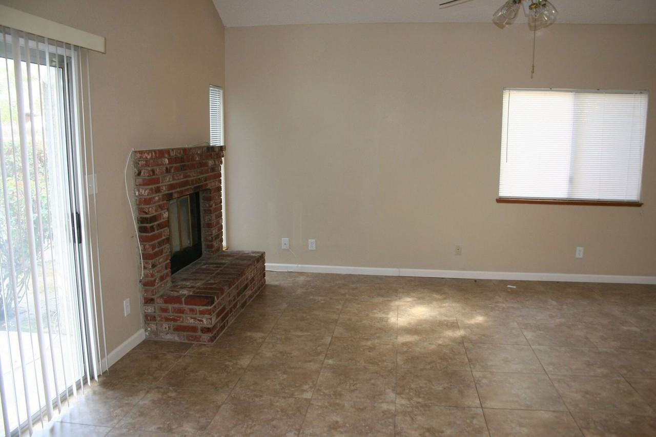 4615 Gardenwood Ln - Photo 7 of 16