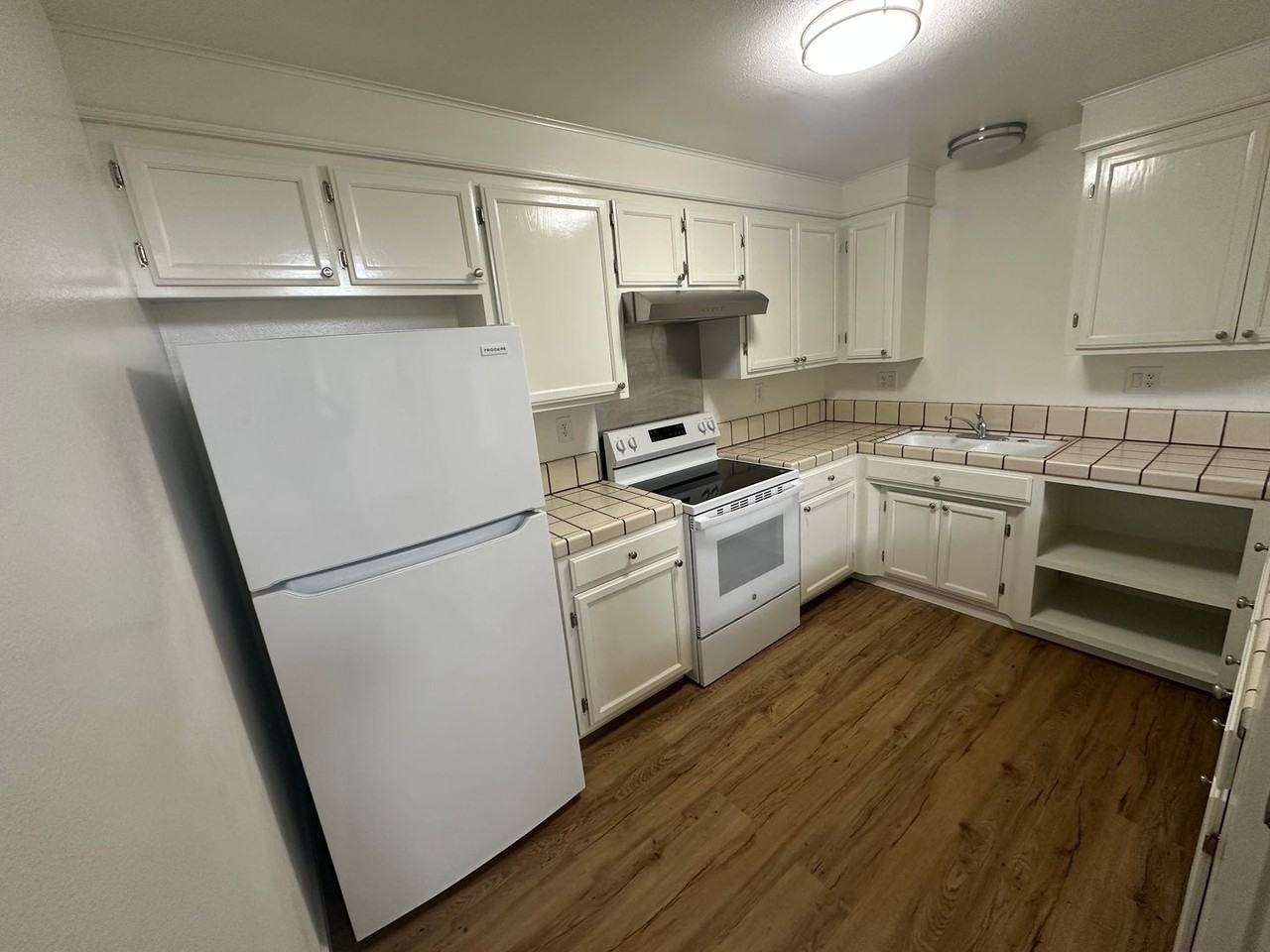 547 De Leon Dr - Photo 2 of 40
