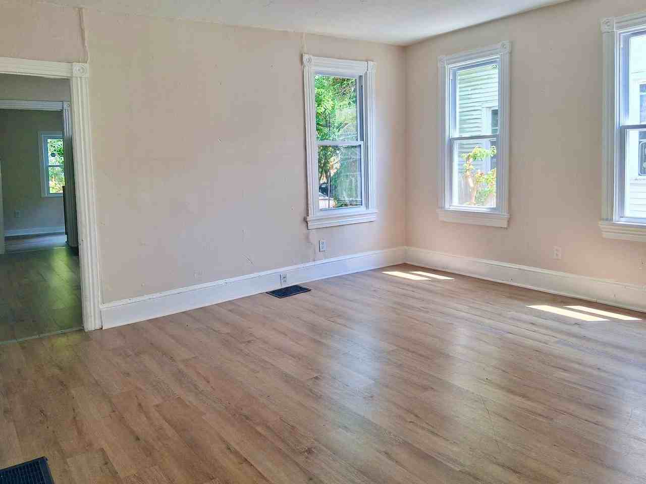 27 Ellis St - Photo 3 of 20