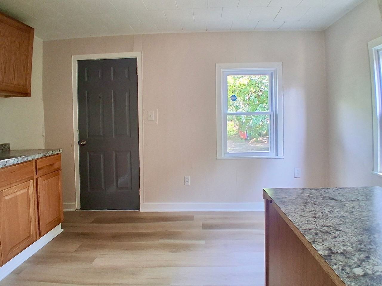 27 Ellis St - Photo 7 of 20