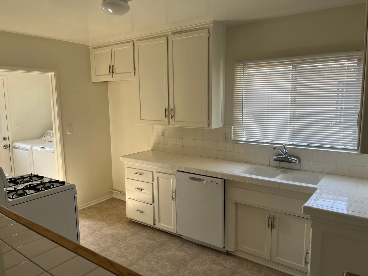 4404 Gondar Ave - Photo 3 of 11