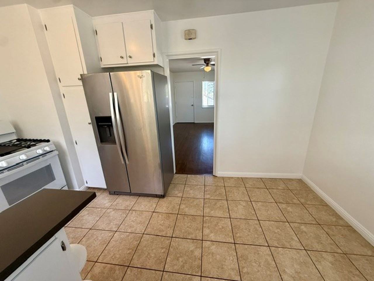 480 Almond Ave - Photo 3 of 12