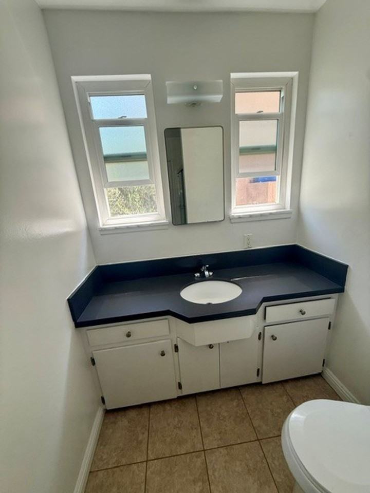 480 Almond Ave - Photo 6 of 12
