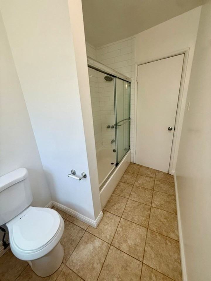 480 Almond Ave - Photo 7 of 12