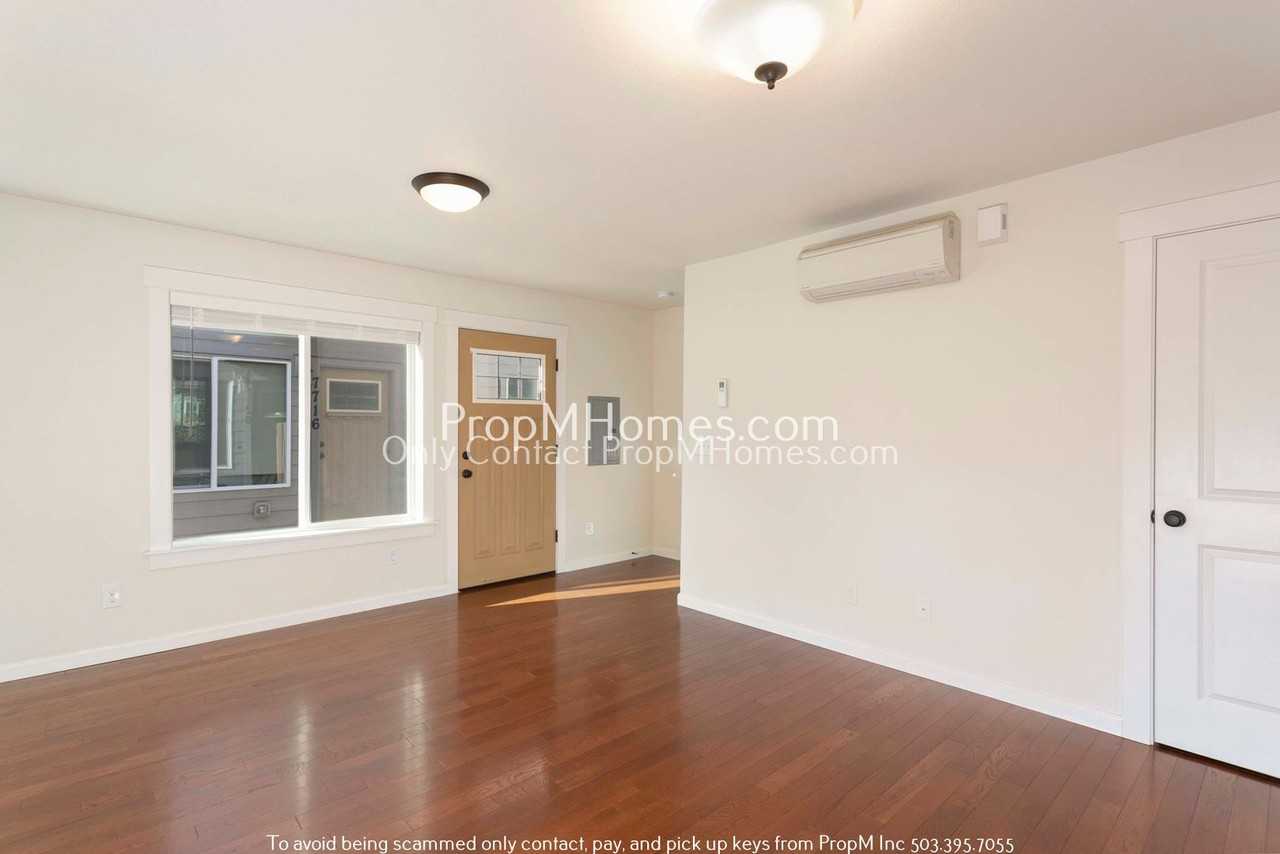 7726 Se Washington St - Photo 3 of 20