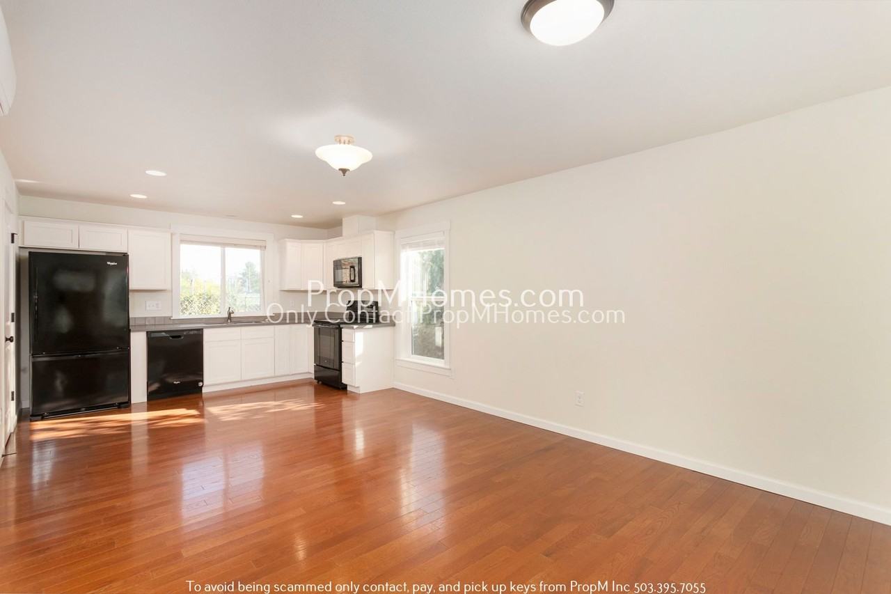 7726 Se Washington St - Photo 4 of 20