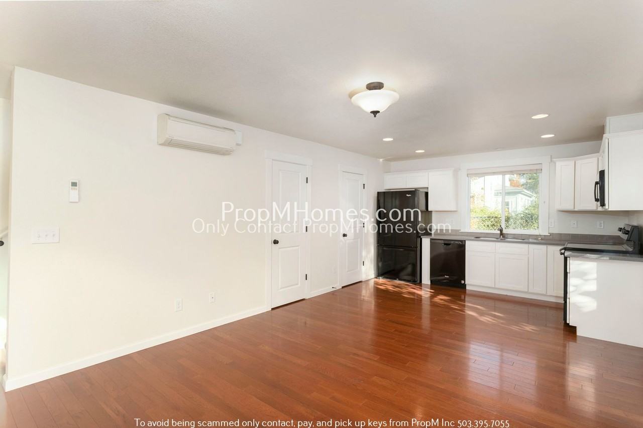 7726 Se Washington St - Photo 5 of 20