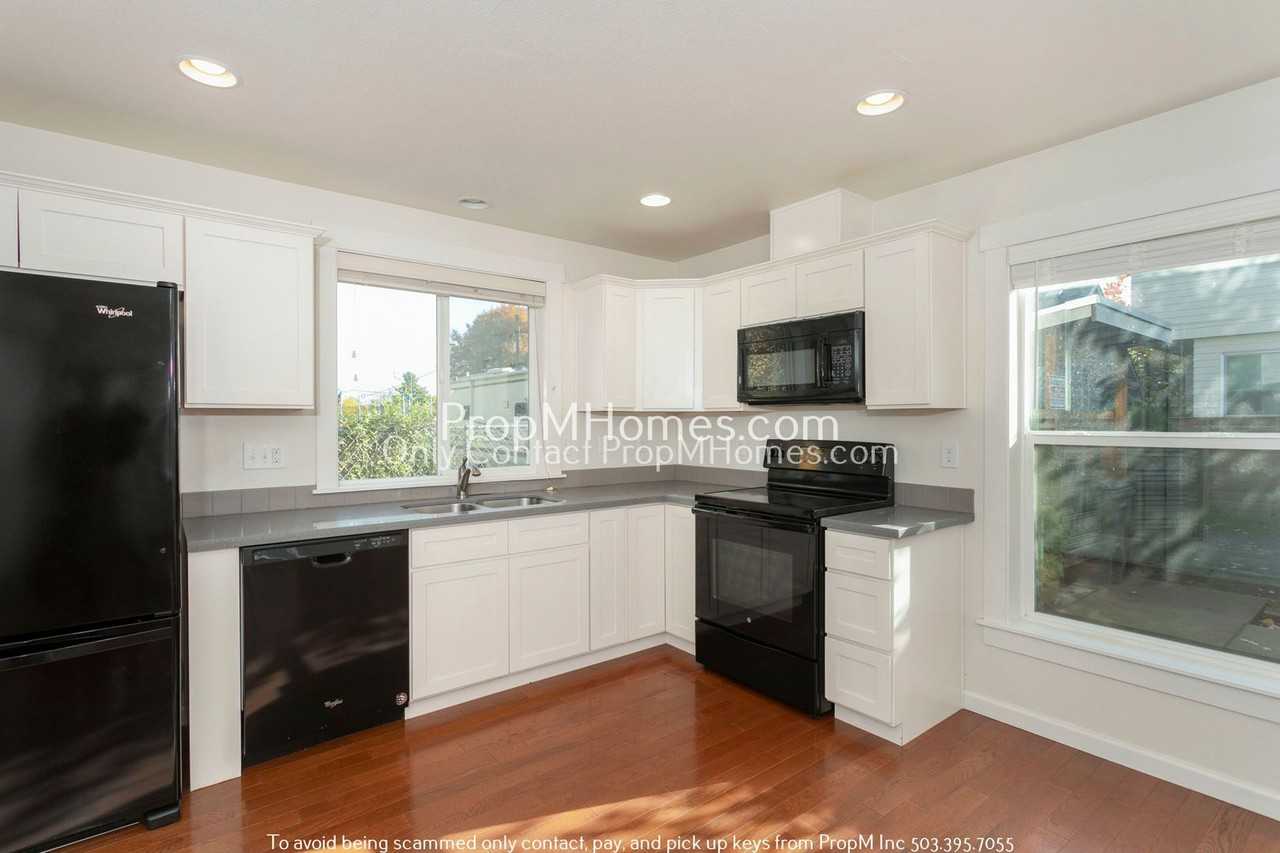 7726 Se Washington St - Photo 6 of 20