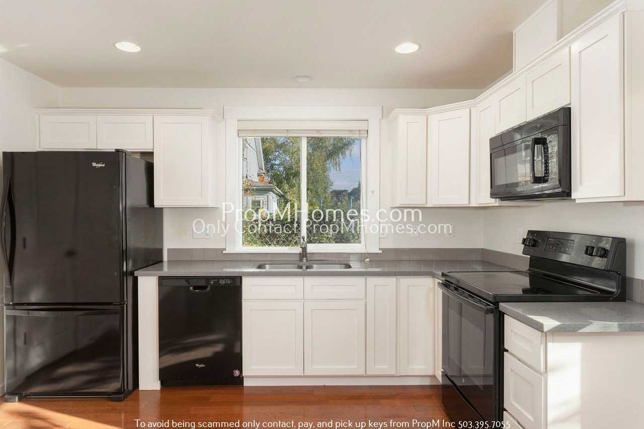 7726 Se Washington St - Photo 7 of 20