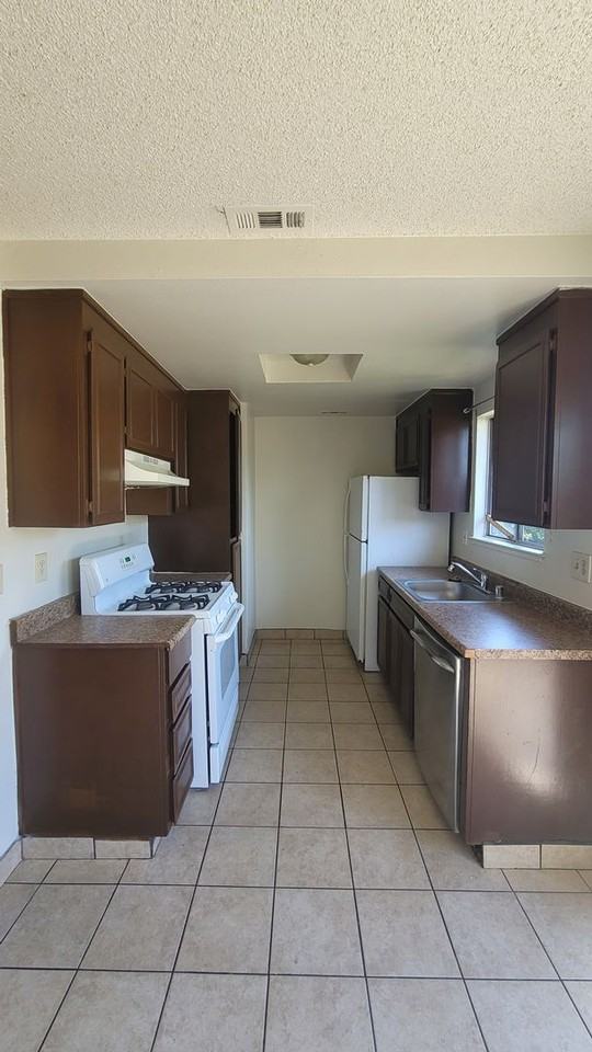 ELD803 - Photo 4 of 40