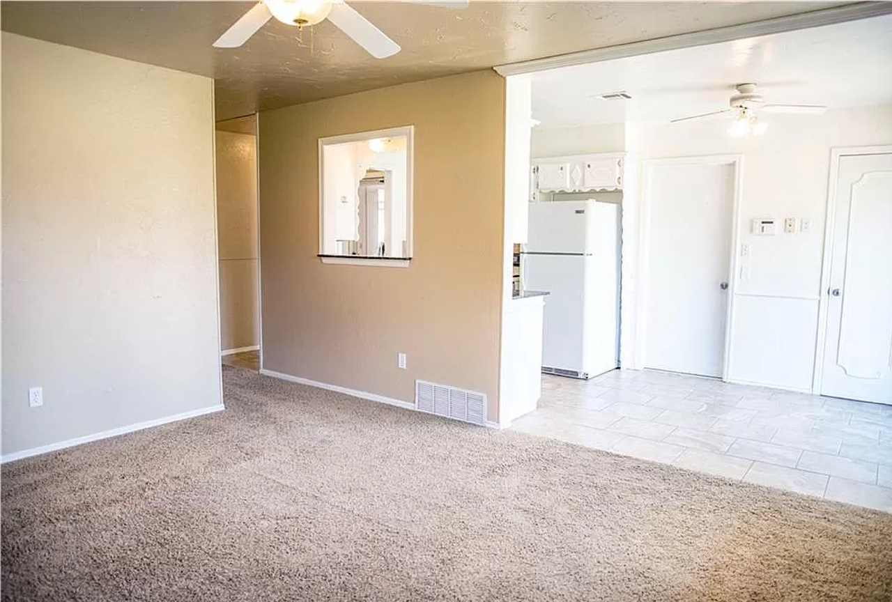 204 Vickie Dr - Photo 2 of 32
