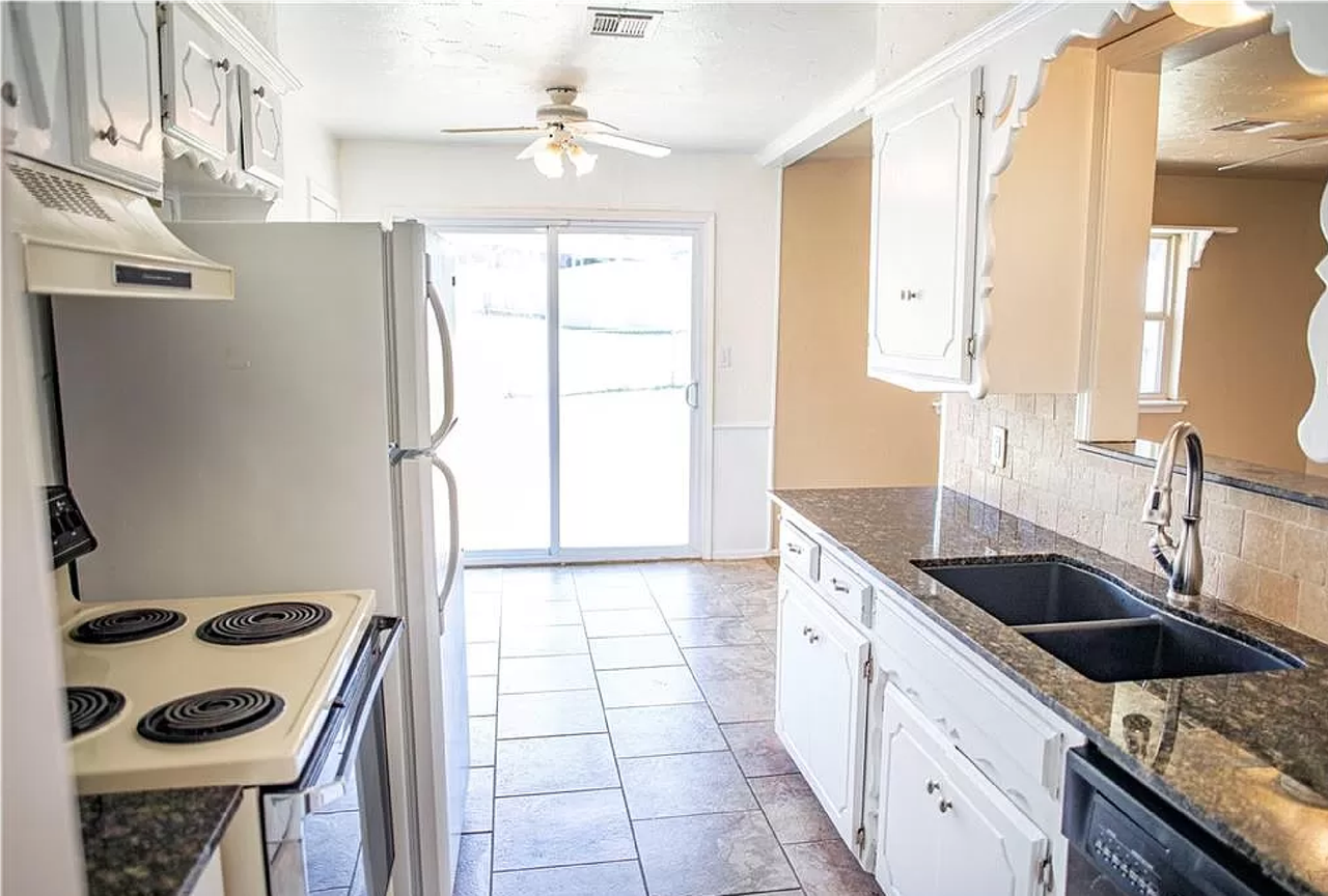 204 Vickie Dr - Photo 3 of 32
