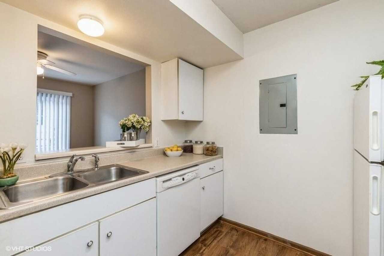 1510 Delaware Ave #3 - Photo 4 of 18