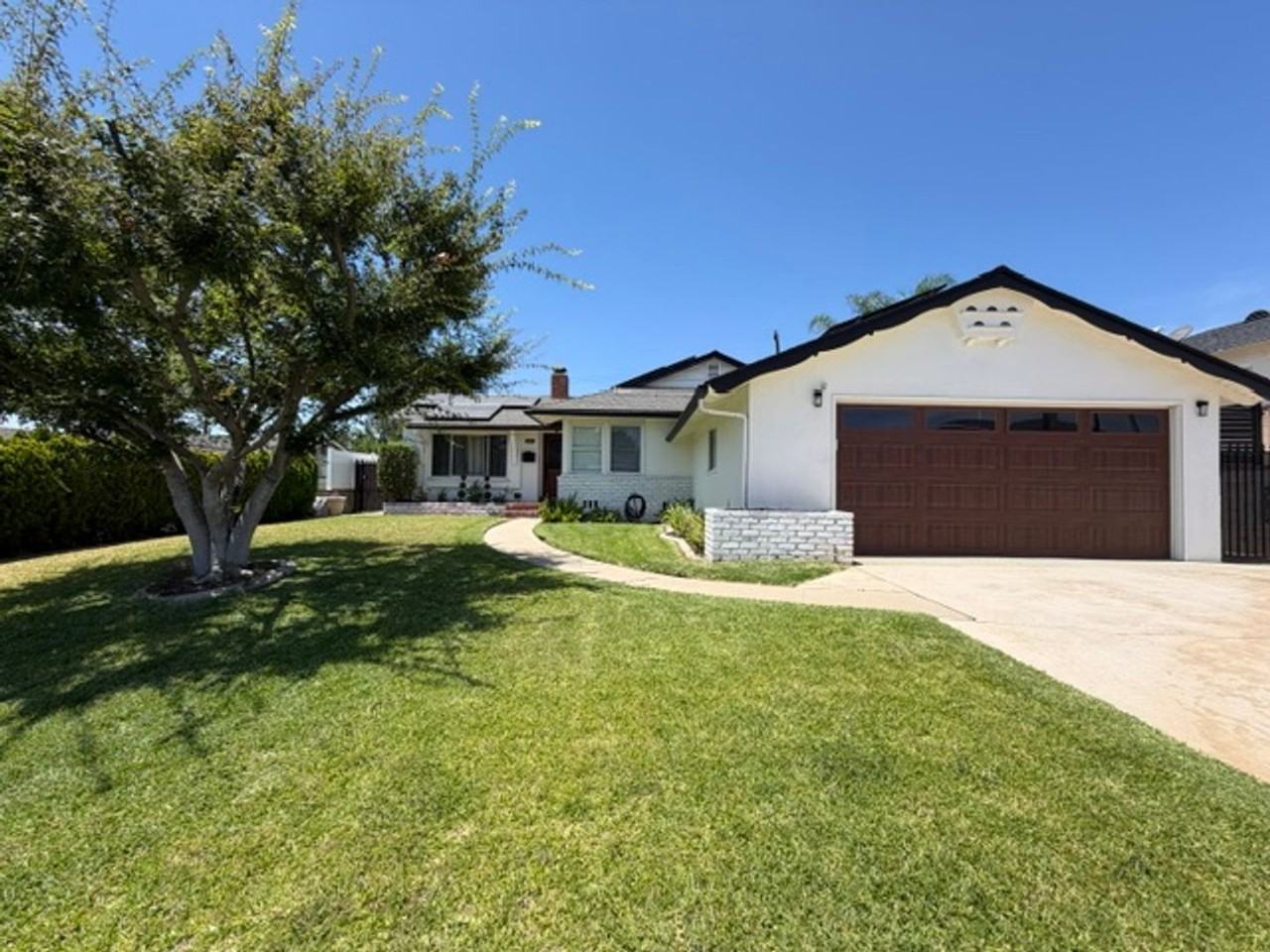 459 N Jenifer Ave - Photo 2 of 33