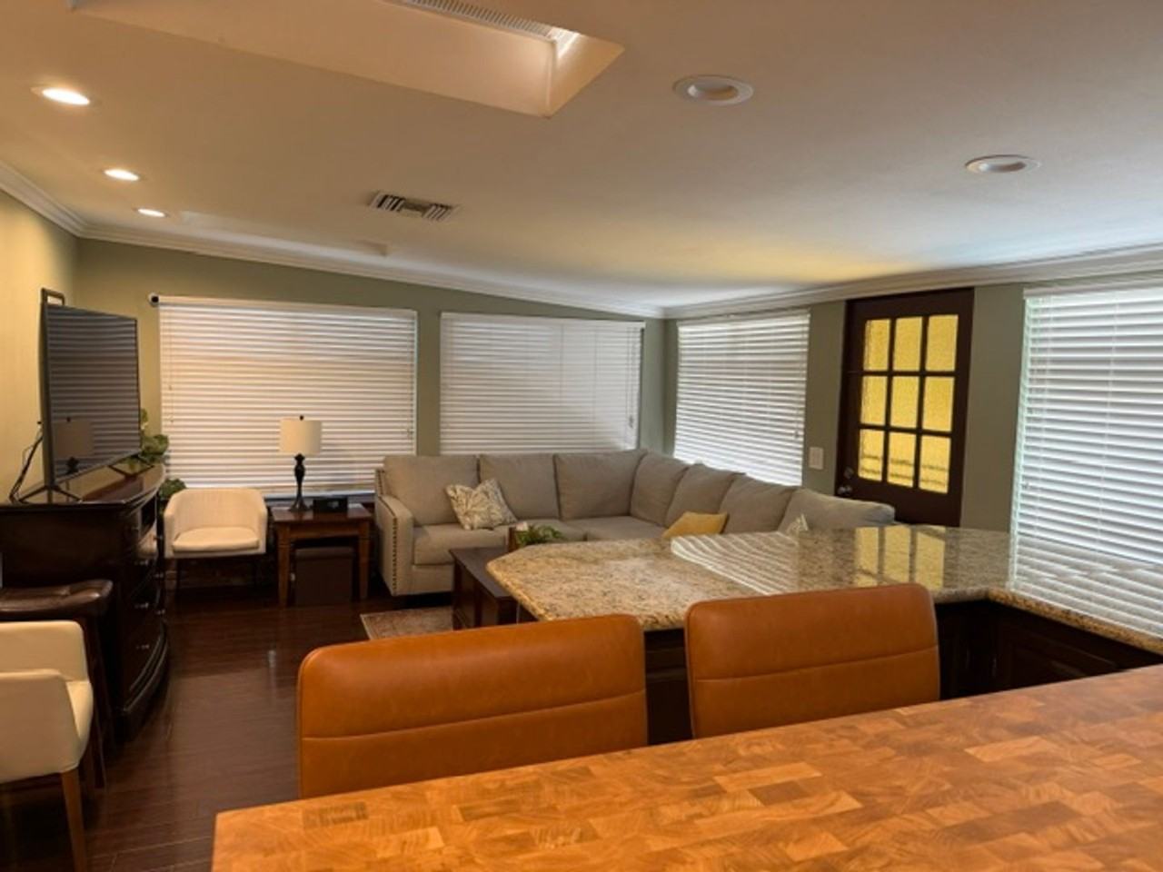 459 N Jenifer Ave - Photo 4 of 33