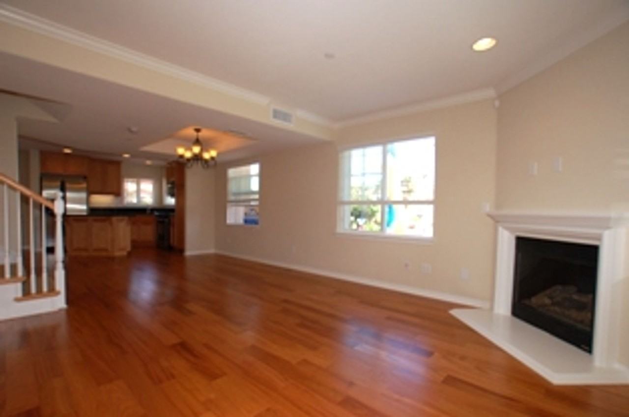 1045 Loretta Ln - Photo 4 of 20