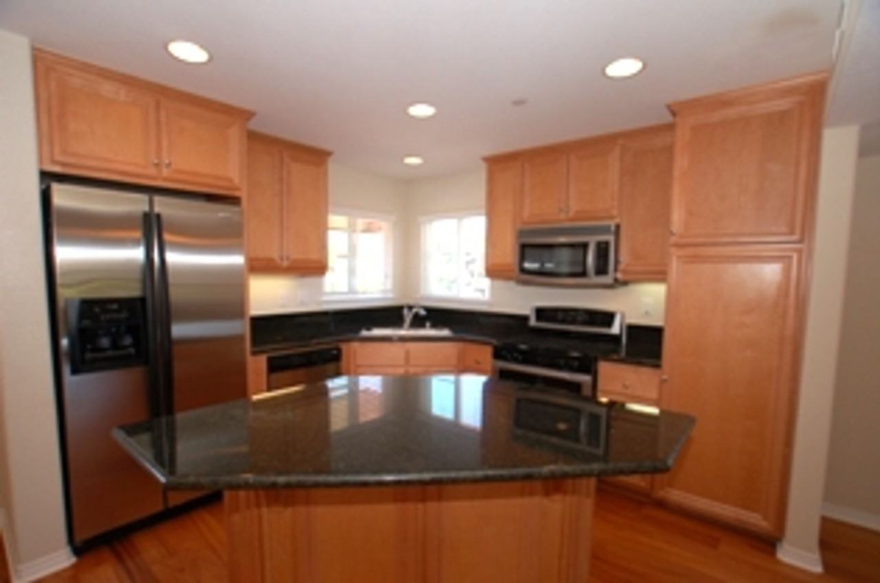 1045 Loretta Ln - Photo 5 of 20