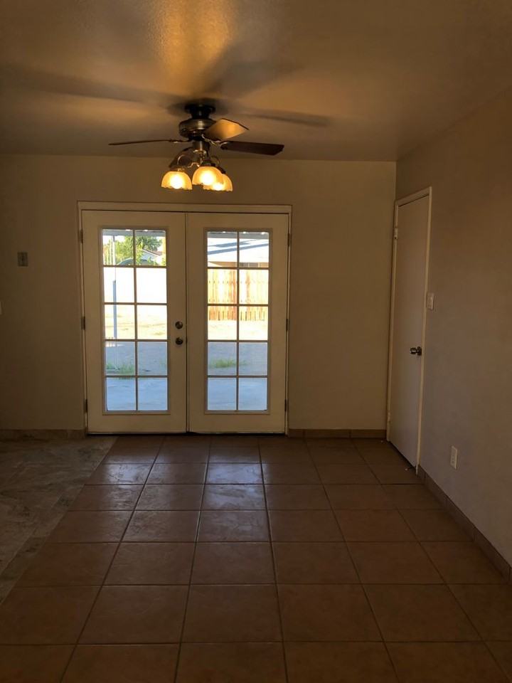 2714 S La Cruz Ave - Photo 3 of 12
