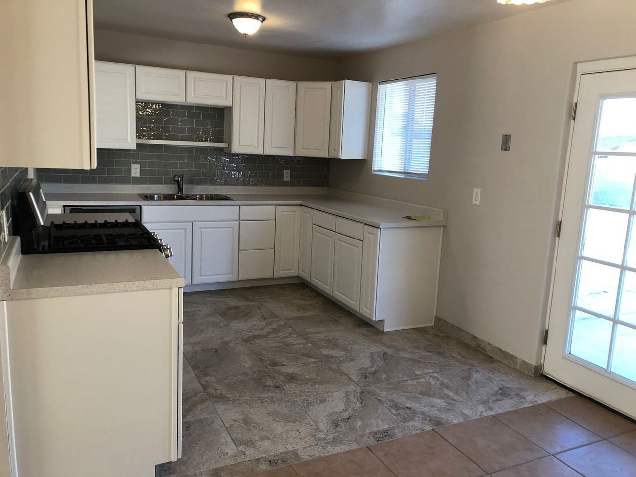 2714 S La Cruz Ave - Photo 4 of 12