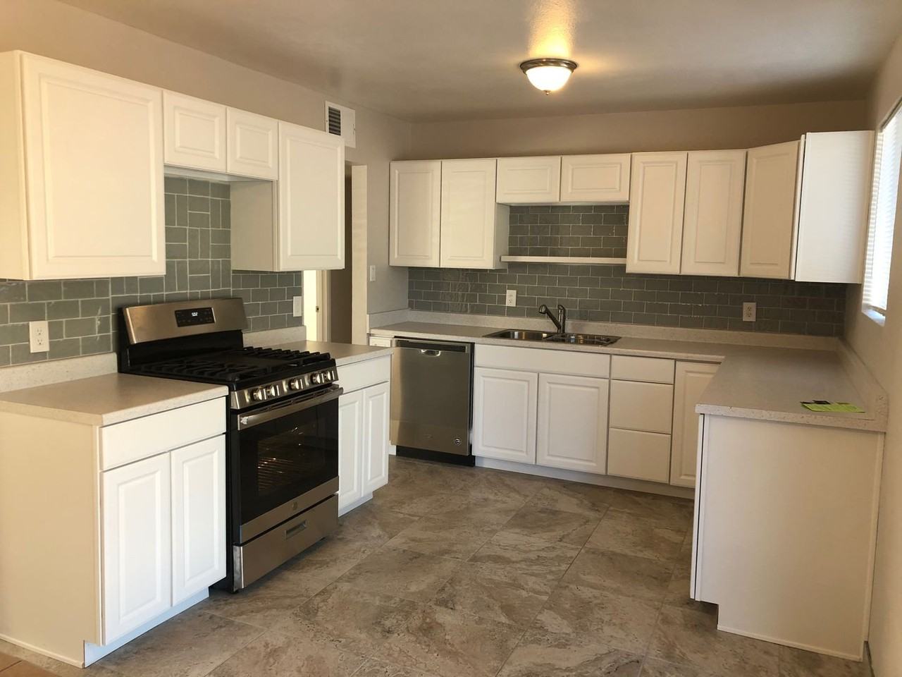 2714 S La Cruz Ave - Photo 5 of 12