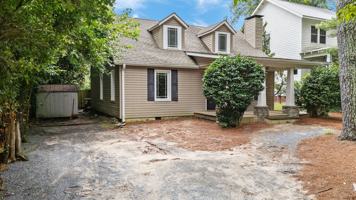 featured image of 835 N Ashe St