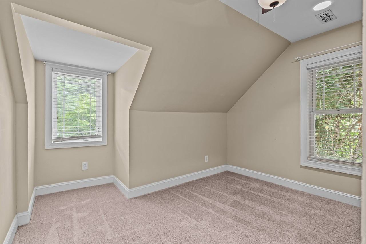 835 N Ashe St - Photo 3 of 50
