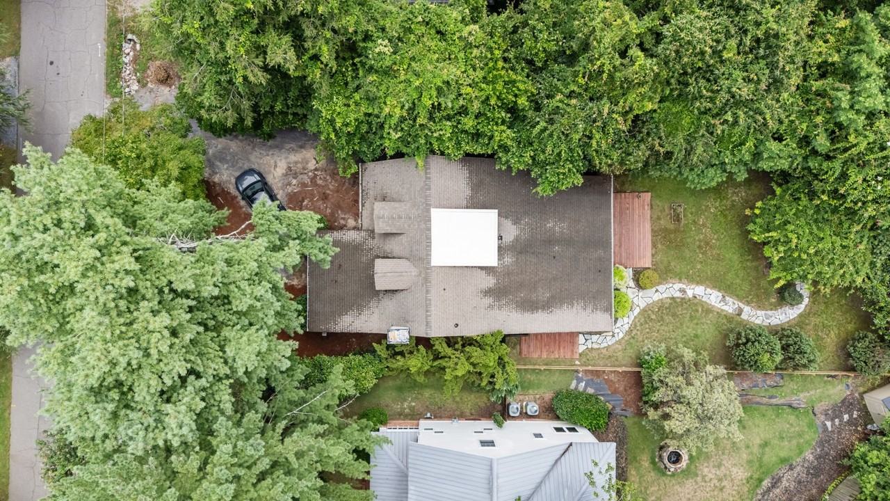 835 N Ashe St - Photo 5 of 50