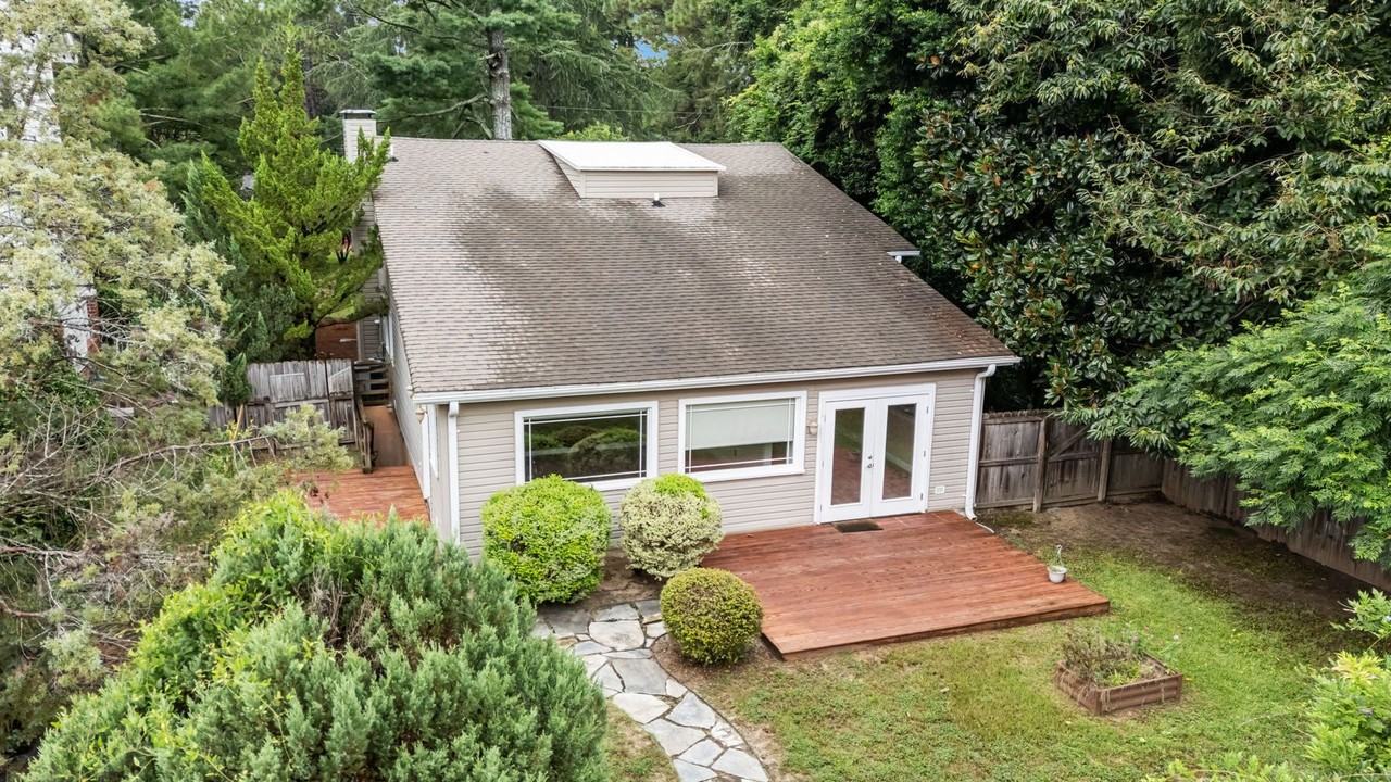 835 N Ashe St - Photo 6 of 50