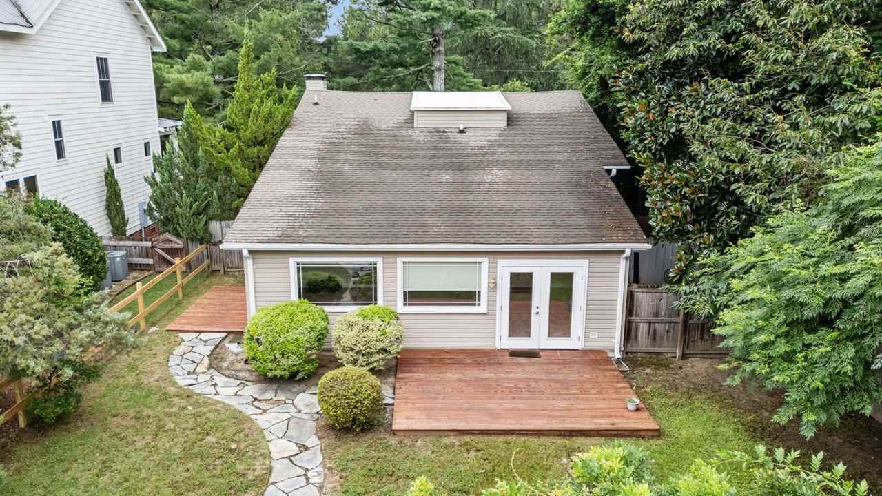 835 N Ashe St - Photo 7 of 50