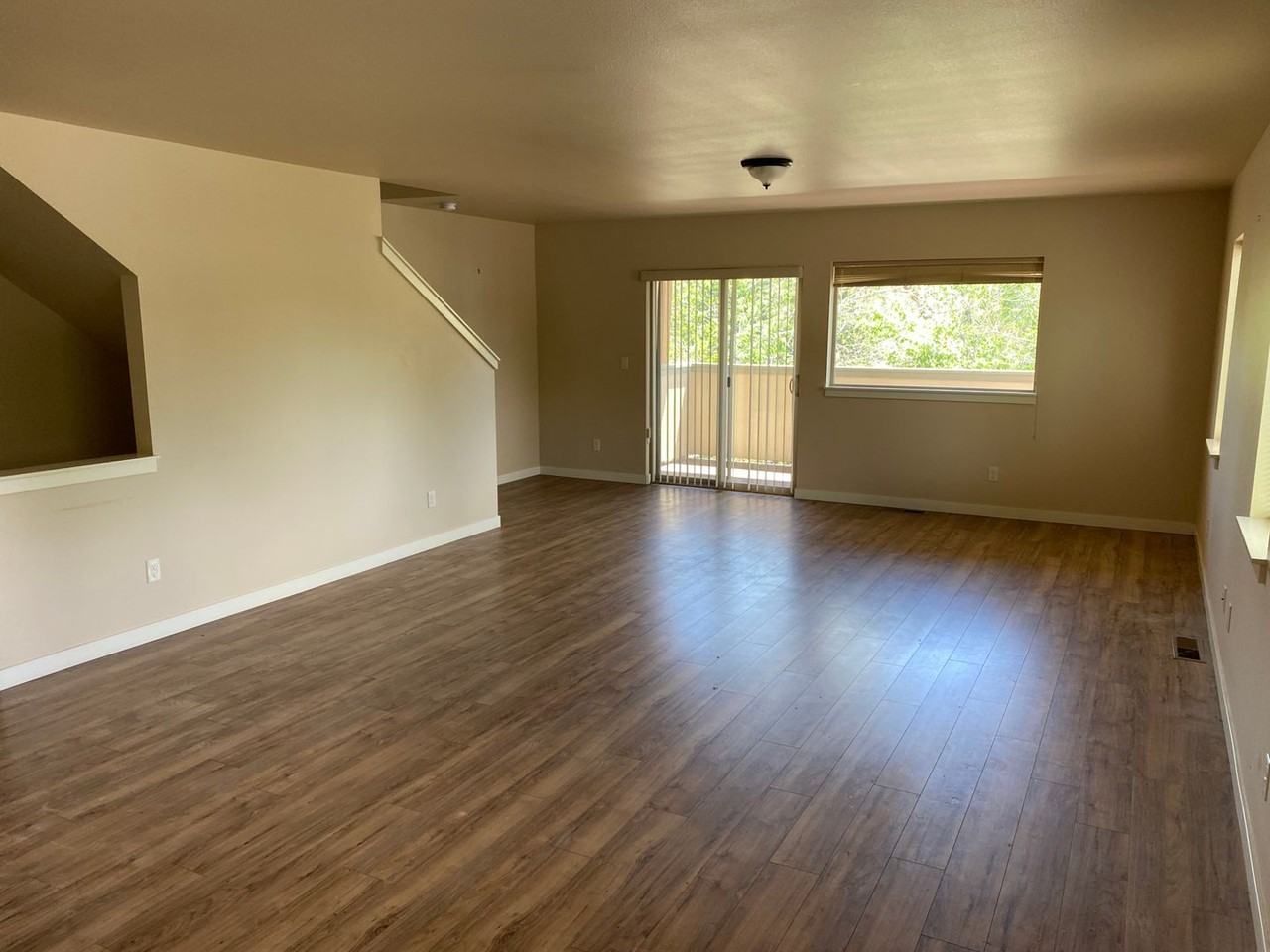 844 Nw Newport Ave - Photo 2 of 12