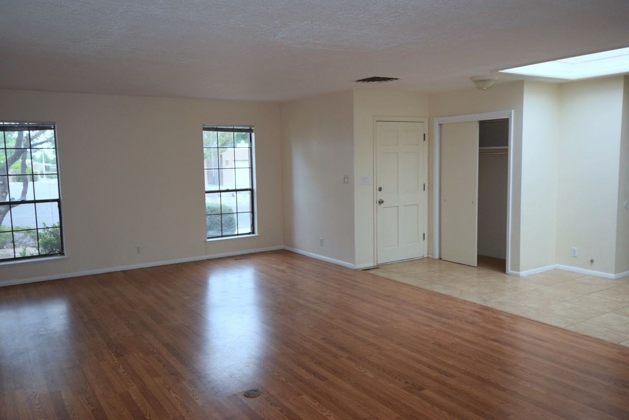 6008 Quemado Dr Ne - Photo 2 of 13