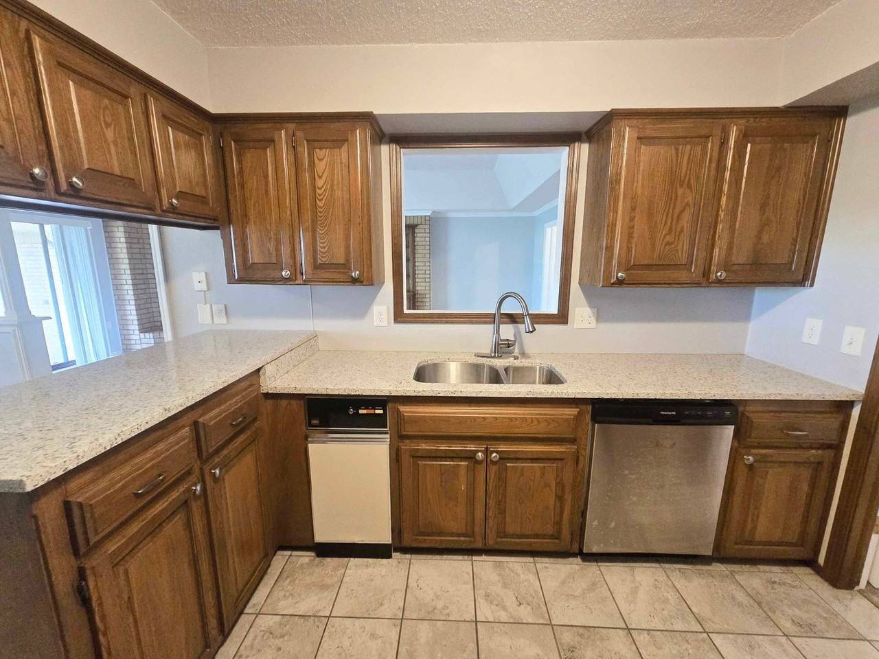 4009 Cherry Hill Ln - Photo 7 of 28