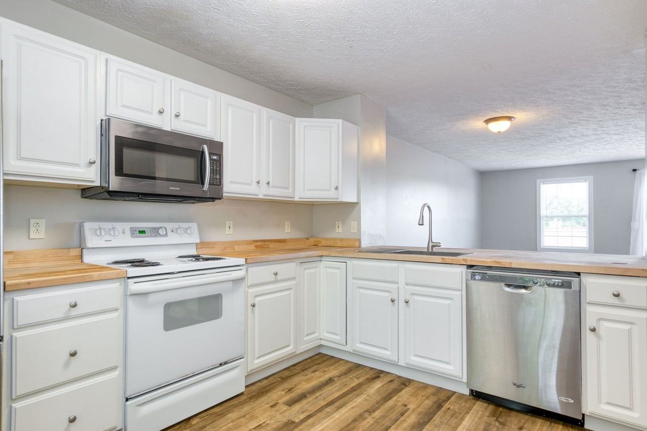 1615 Providence Blvd - Photo 5 of 17