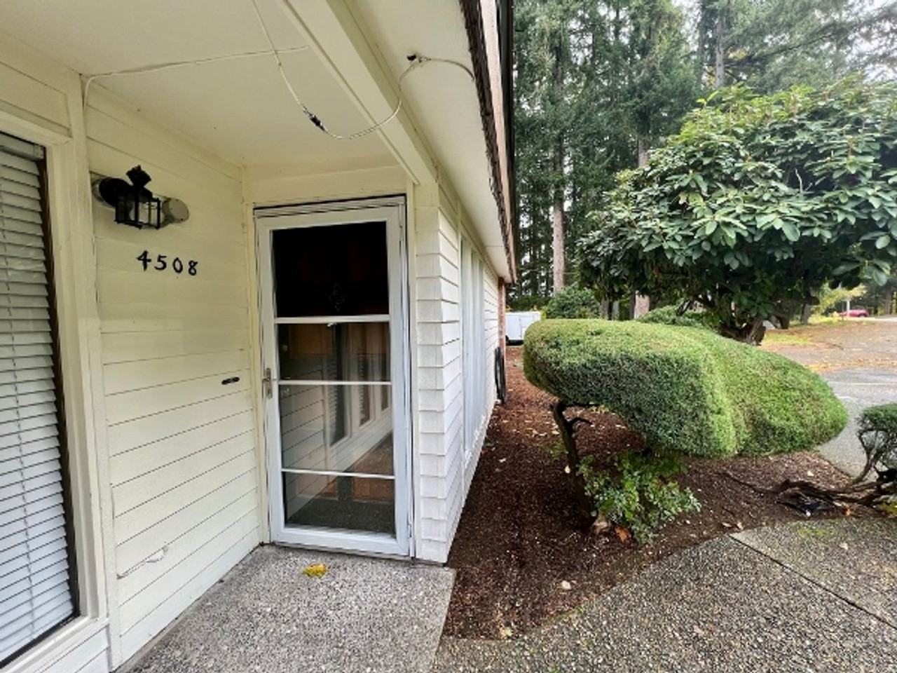 4508 6th Ave Ne - Photo 3 of 18