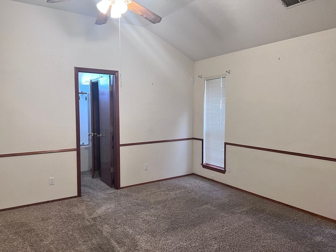 9304 Saguaro St Nw - Photo 5 of 15
