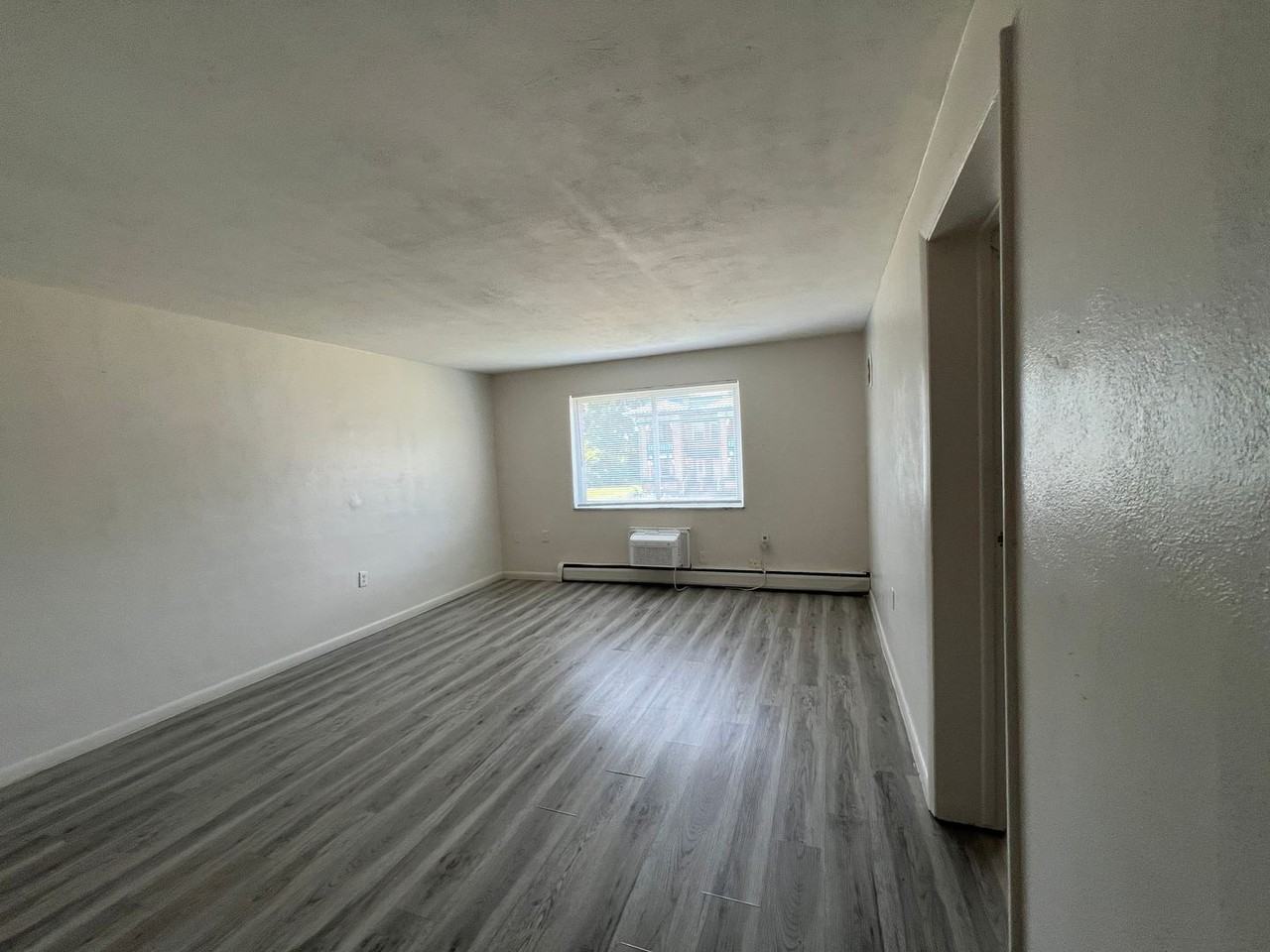 905 Neal Ave - Photo 2 of 7