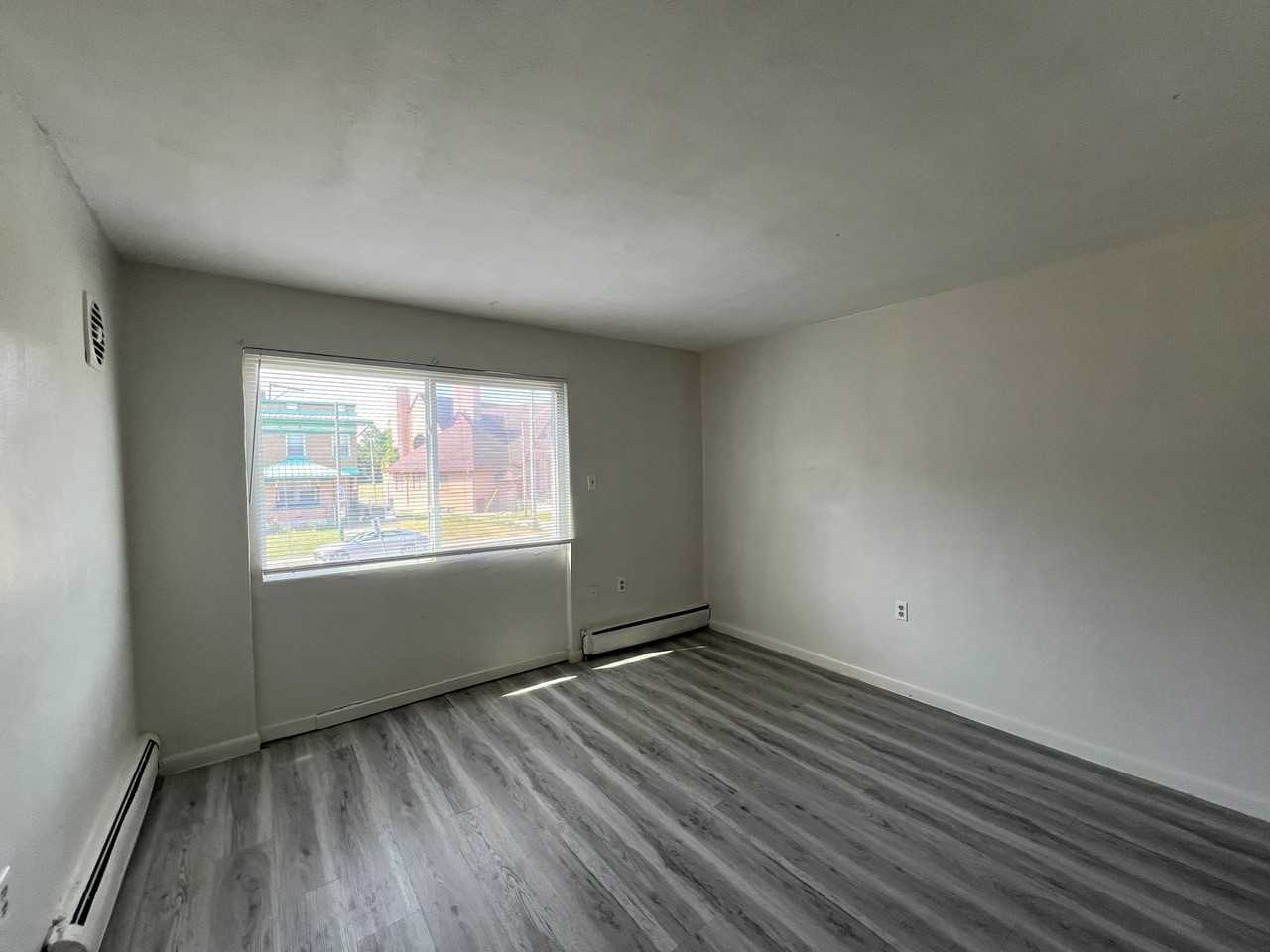 905 Neal Ave - Photo 5 of 7